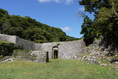 知念城跡（1） 沖縄風景アーカイブ 風景結々(ふうけいゆいゆい)～沖縄らしい風景づくりポータルサイト～