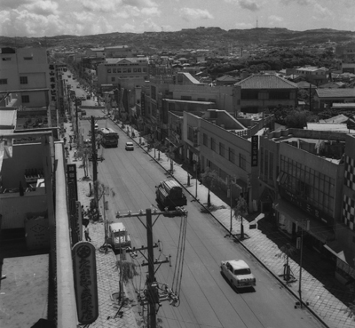 那覇 国際通り 沖縄風景アーカイブ 風景結々(ふうけいゆいゆい)～沖縄らしい風景づくりポータルサイト～