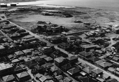 那覇（航空写真）／波之上通り、料亭松乃下と左馬 | 沖縄風景