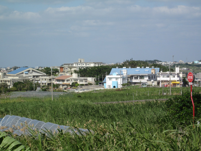 糸満市街(2) 沖縄風景アーカイブ 風景結々(ふうけいゆいゆい)~沖縄らしい風景づくりポータルサイト~