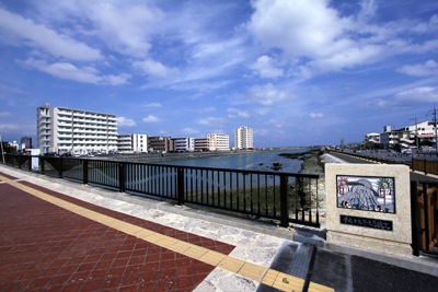 東浜橋（2） 沖縄風景アーカイブ 風景結々(ふうけいゆいゆい)～沖縄らしい風景づくりポータルサイト～