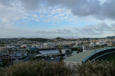 稲嶺十字路からｸﾞﾘｰﾝﾀｳﾝ区 沖縄風景アーカイブ 風景結々(ふうけいゆいゆい)～沖縄らしい風景づくりポータルサイト～