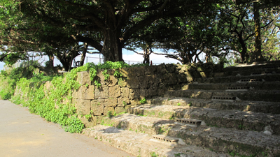 南山城址(2) 沖縄風景アーカイブ 風景結々(ふうけいゆいゆい)~沖縄らしい風景づくりポータルサイト~
