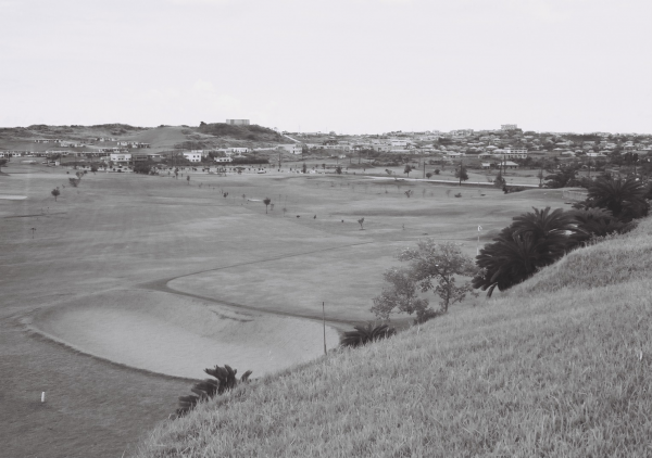 コザ市泡瀬ゴルフ場(1) 沖縄風景アーカイブ 風景結々(ふうけいゆいゆい)~沖縄らしい風景づくりポータルサイト~