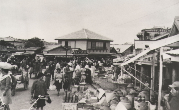 首里城から見た三箇（那覇市歴史博物館 提供）